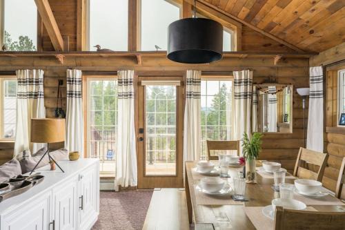 The Moose Hoose Cabin With Views and Game Room