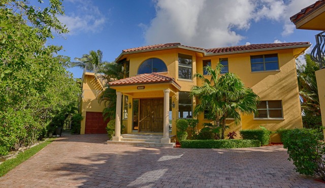The Most Exclusive Waterfront Property in Jupiter. Private and Close to Dining in Jupiter