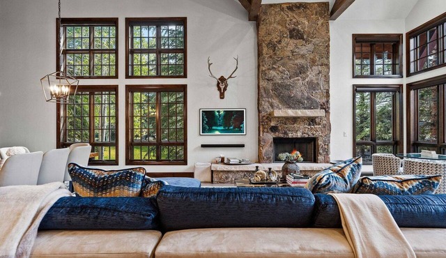 The Pond House at Arrowhead - 6 Beds, Ski Shuttle