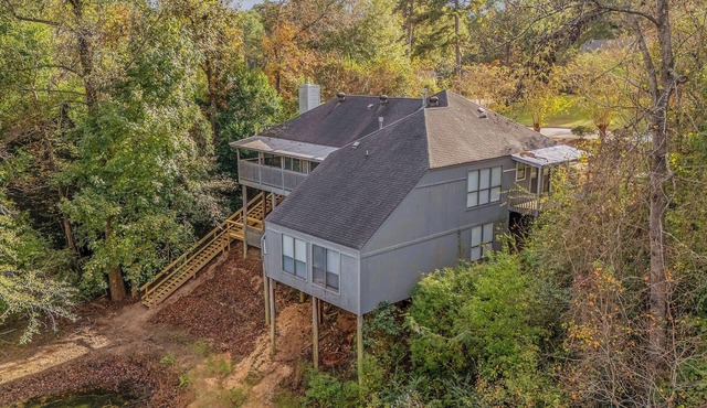 The Pond's Perch ' A+ Privacy ' 1GB WIFI ' Parking ' Towel Warmer ' Double-Deck in Montgomery