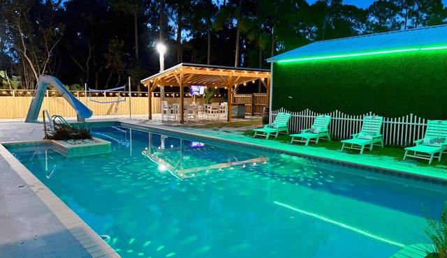 The Rustic Resort - 2 Homes, Pool, Building, Golf! Sleeping for up to 30!