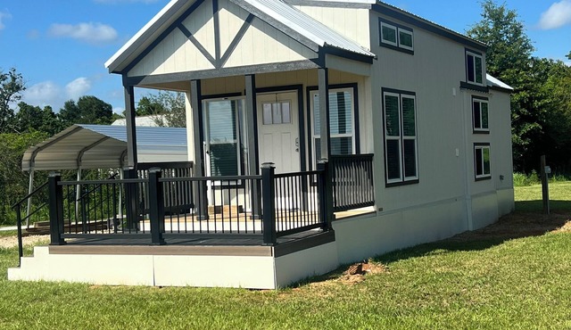 The Sunflower Villa - 15 Miles from the Beach! in Foley