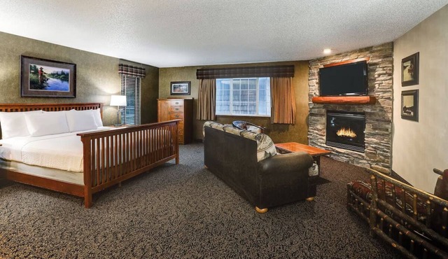 Theme Suite with Whirlpool, Stoney Creek St. Joseph, Heated Pool in Saint Joseph