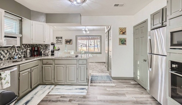 This house is a 3 bedroom(s), 2 bathrooms, located in Lakewood, CO. in Lakewood