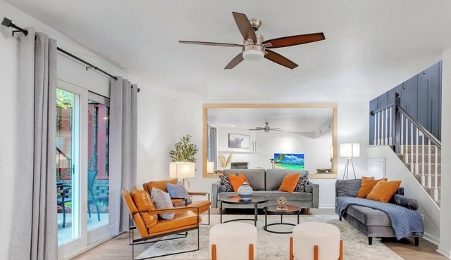 This is a cozy and spacious 1762 sf 2BR and 2.5 BA townhome in a nice and quiet in Tallahassee