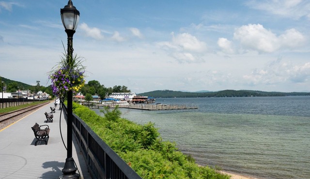 THIS SUMMER AND FALL RENT 4 CONSECUTIVE WEEKS GET DISCOUNT in Laconia