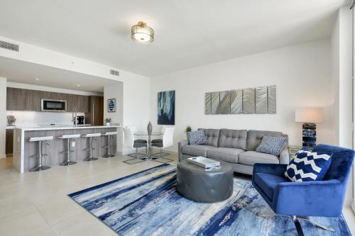 Tiffany Indigo - Rooftop Pool, Gym, Walk to Beach in Fort Lauderdale