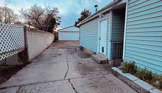 Tiny Comfy Studio 1-bedroom apartment in fantastic West Valley City with AC