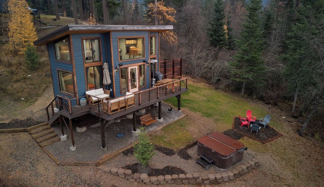 Tiny House on Hayden Lake with beach access and hot tub in Hayden