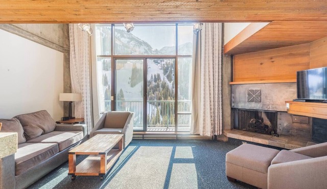 Top-Floor Loft at Snowbird with Panoramic Views
