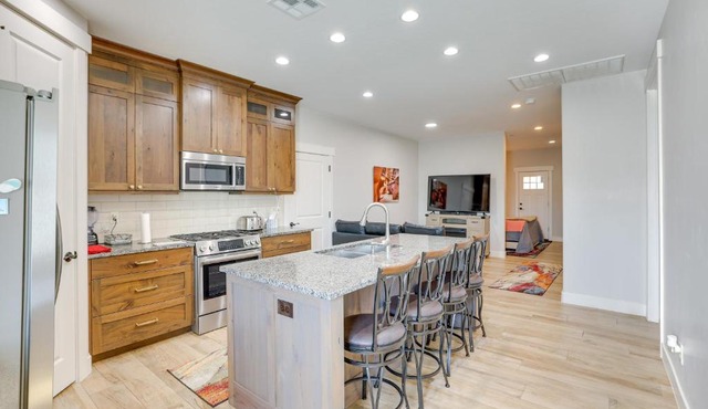 Toquerville Home w/Mtn Views, Near State Parks!