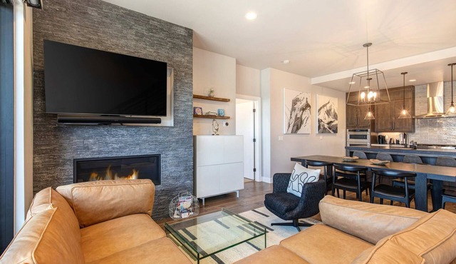 Townhouse in Hideout with hot tub