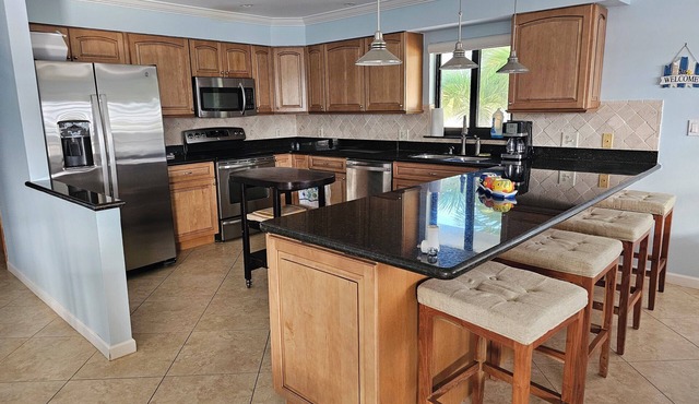 Tranquil 3-bedroom 2 bathroom house bay and ocean access with dock and boat lift in Layton