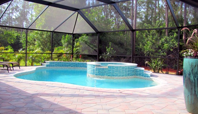 TWO MASTER SUITES Heated Pool+Spa BEACH Home Private Comm IN NAPLES, Walk to