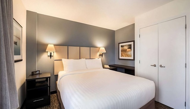 TWO Relaxing 1BR Suite with Private Kitchen, & Pet-friendly