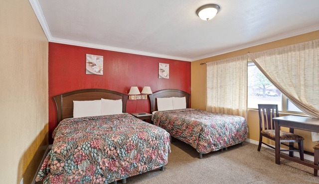 Two Units Perfect for Big Groups, with Free Parking, Pet-friendly! in Beeville