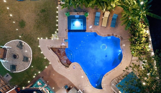 TXShapedPrivatePool&Spa.TikiBar.PuttingGreen.Gameroom.Patios.Playground.Firepit in The Colony