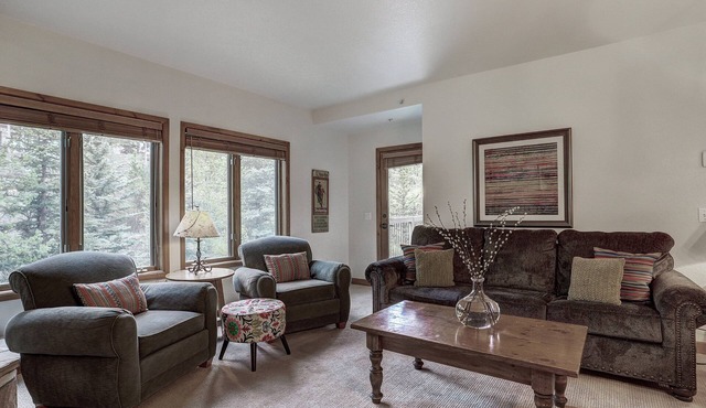 Tyra Riverbend 213: Close to town-Shared hot tubs!