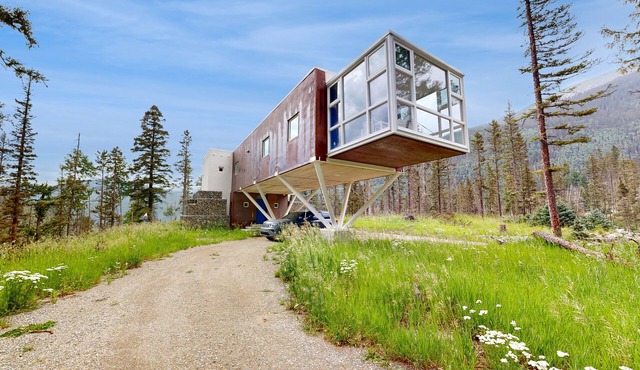Ultra-Modern Home | Sunroom with Big Views | Walk to Kachina Lift