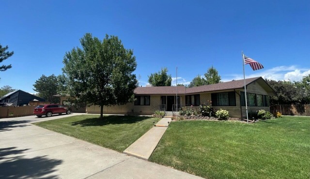 Unique home -in Golf Club heights-near hospital and airport!