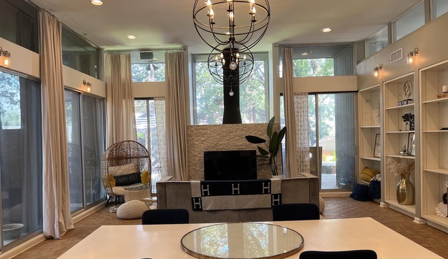 Unique & Modern 9 Mins to DFW Airport, Grapevine Lake & Southlake in Grapevine