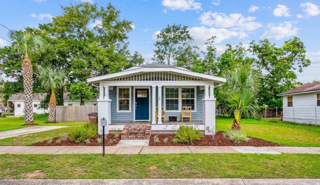 Updated Historic Charmer - Pet Friendly Cottage - 5 Mins to Downtown Pensacola - Fast WiFi in Pensacola