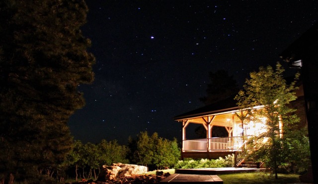 Upscale 4 Bedroom Mountain Home With Amazing Views Between Zion and Bryce Canyon