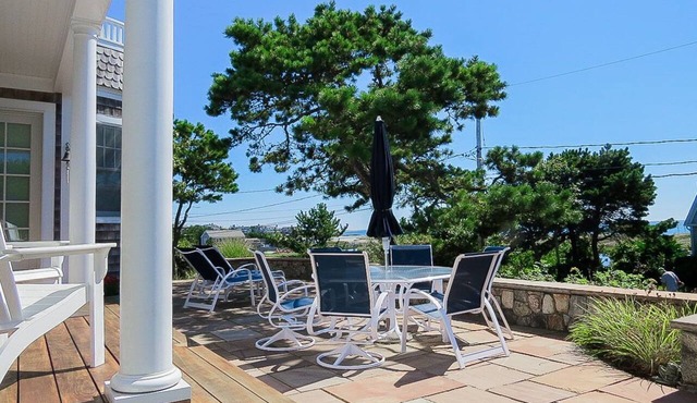 Upscale Elegance, Steps from Ridgevale Beach! in Chatham