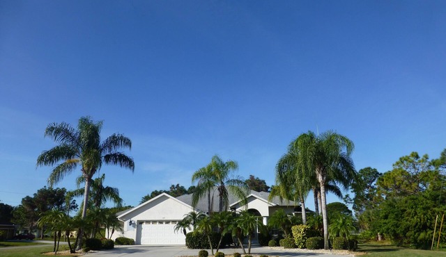 Very Large and Private 4-bedroom house with AC, WiFi in marvelous Rotonda West