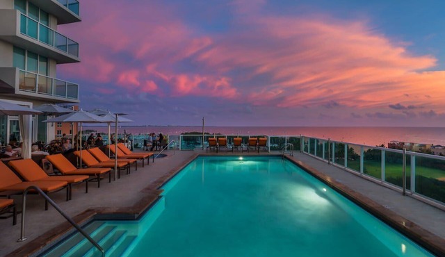 Vibrant Studio Suite with Panoramic City Views in Miami