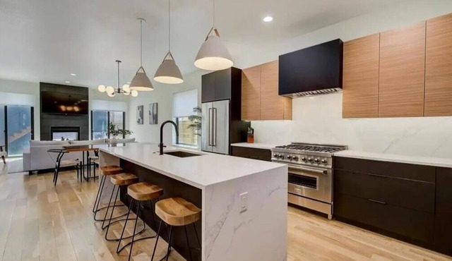 VRBO in RiNo with Rooftop Hot Tub