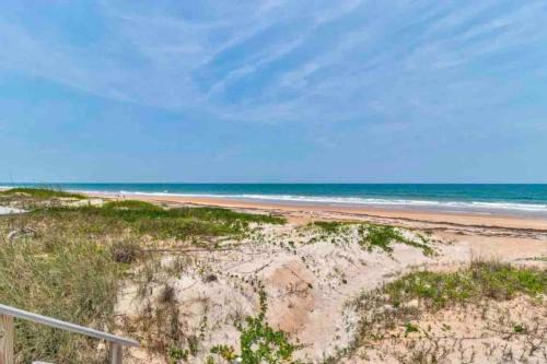 Wake up 2 Quiet Ocean Views, centrally located A1A in Ormond Beach