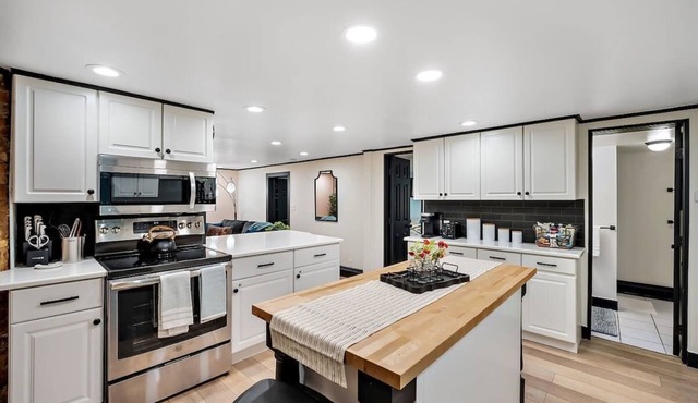 Walk Everywhere! Garden Level in Heart of Denver.