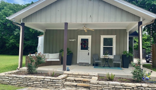 Walking distance to Historic Downtown Grapevine in Grapevine