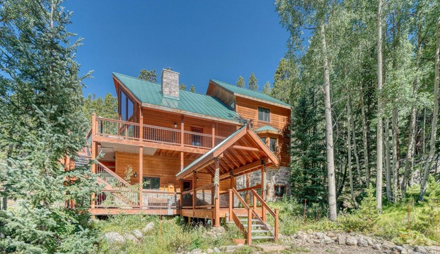 Waterfall Haven-HOT TUB! Minutes to Ski Cooper and Copper Mountain!