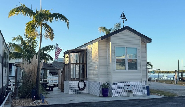 Waterfront 2 bedroom 1 bath with boat slip in Chokoloskee