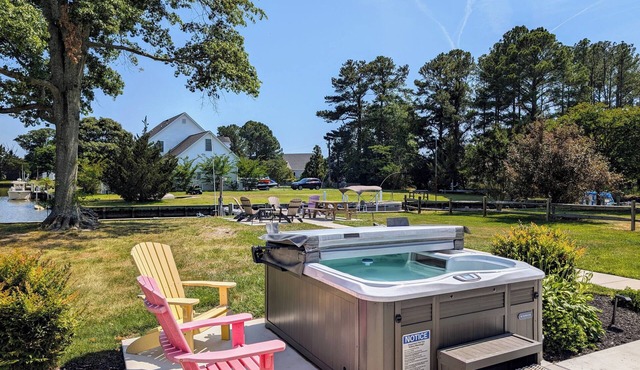 Waterfront 3BR Cottage with Hot Tub, Kayaks & Dog-Friendly Yard – Near Bethany in Ocean View