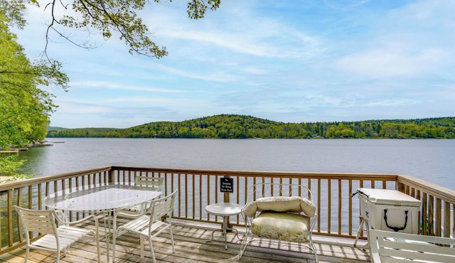 Waterfront Berkshires Studio w/Dock on Goose Pond in Lee