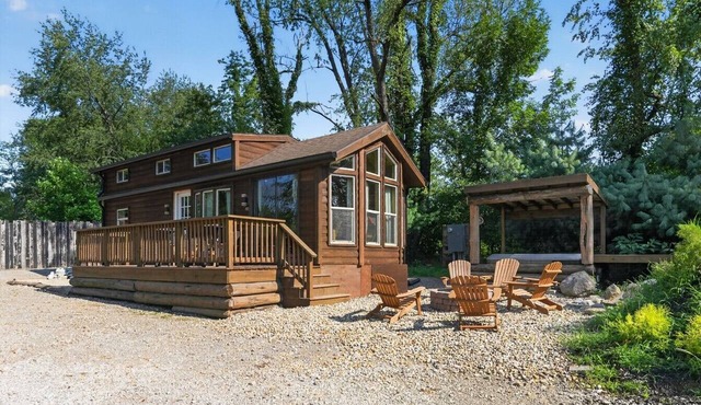 Waterfront Bourbon Barrel Cabin in Indianapolis