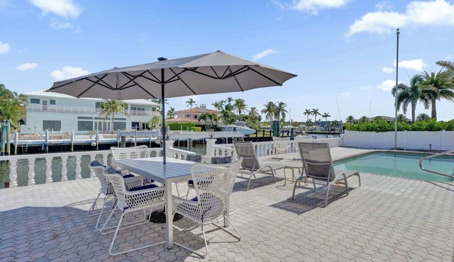 Waterfront Breeze Villa | Walk to Beach