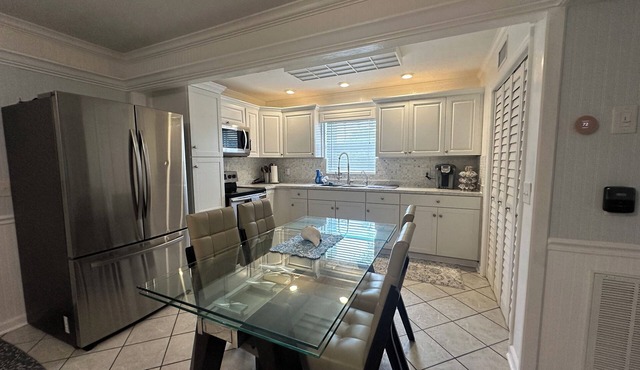 Waterfront Everglades basecamp with dock, trailer parking, and direct bay access in Ochopee