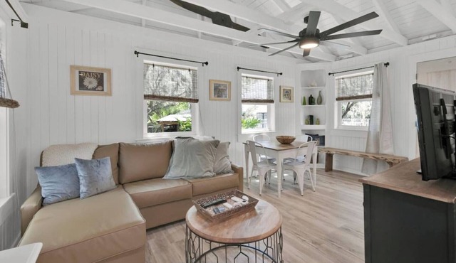 Waterfront Guest Studio Bungalow * Cottage Retreat