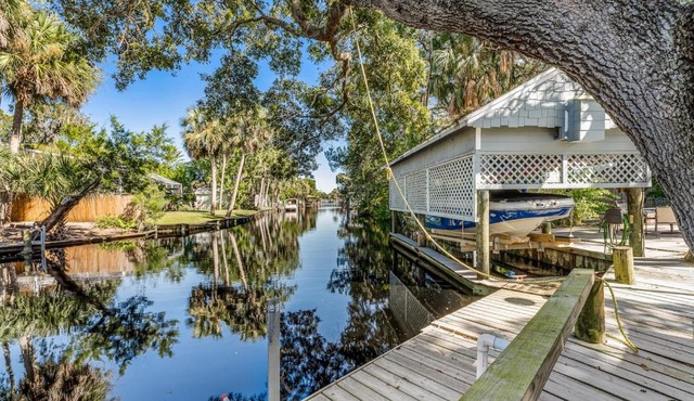 WATERFRONT Kayakers Dream nature lover cottage
