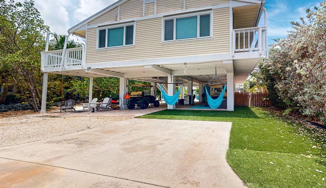 Waterfront Oasis with Private Dock, Firepit, Grill & WiFi - Snowbirds Welcome in Cudjoe Key