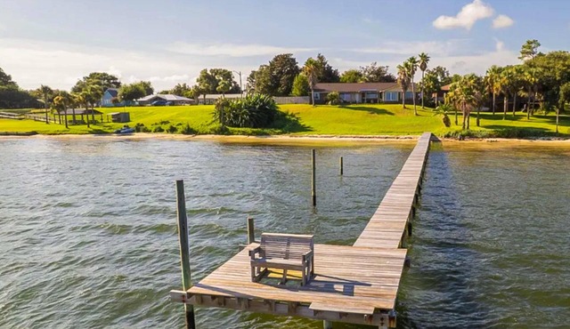 Waterfront Private Dock & Hot Tub, Pet Friendly HOME with Beach/Ocean views, Grill & Wifi in Pensacola