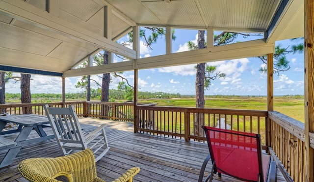 Waterfront Scallop & Fish Spot! Private Dock 2 boats + Ice Machine—Pet Friendly