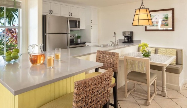 WATERFRONT Sunset Harbor Resort in Old Town+ Resort Amenities, 2BR Suite in Key West