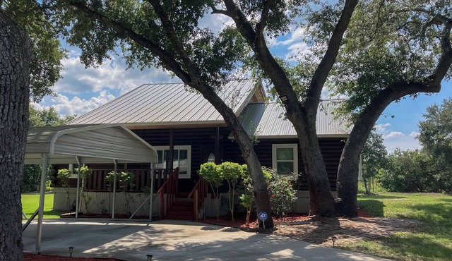 Waterfront Views! Countryside Cabin in Clermont in Clermont