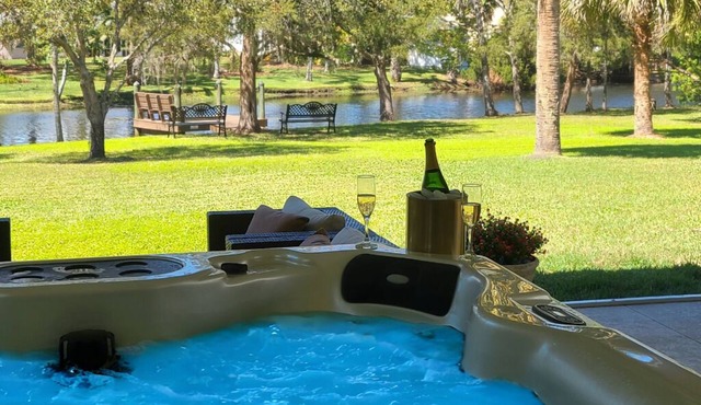 Waterfront with Dock on Private Half-acre with Hot tub and Pool in Palm Coast