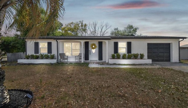 Weeki Wachee Getaway | King Bed & Huge Yard in Spring Hill